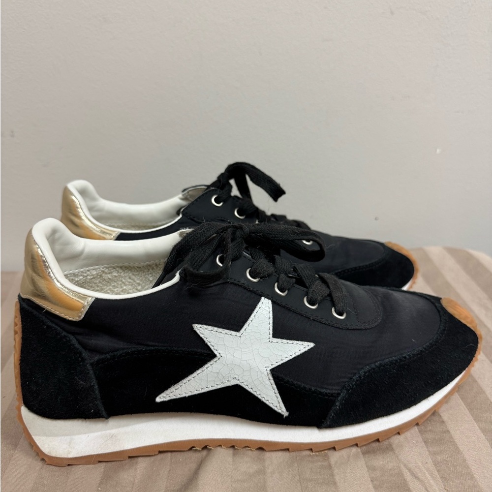 Black Sneakers with White Star and Gold Heel